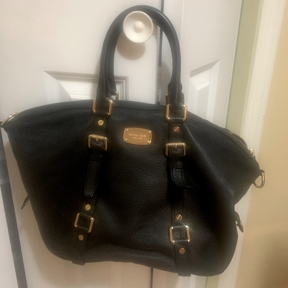 Handbags - Michael Kors black pebbled leather bag slouch style